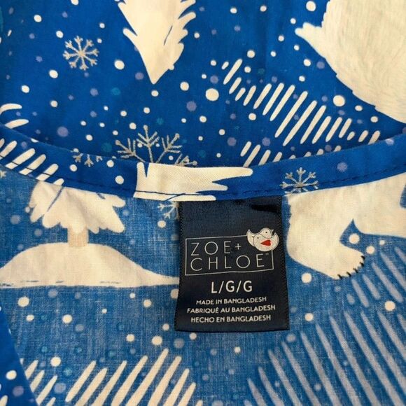 Zoe + Chloe Scrub Top Women's Large Blue Short Sleeve Winter Polar Bear Holiday - Picture 6 of 8